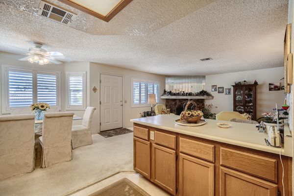 11 Kitchen.jpg